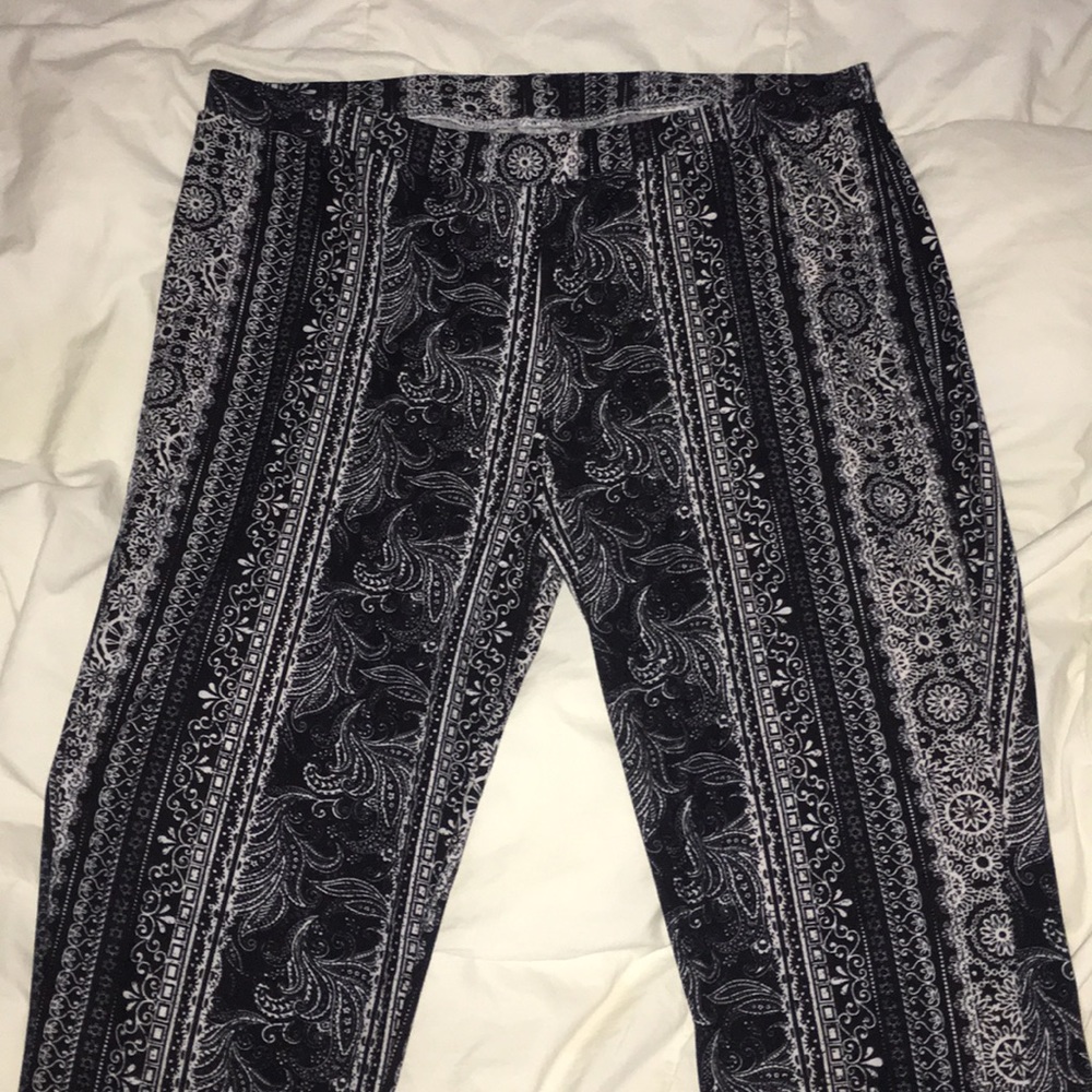 B&W flowy pants